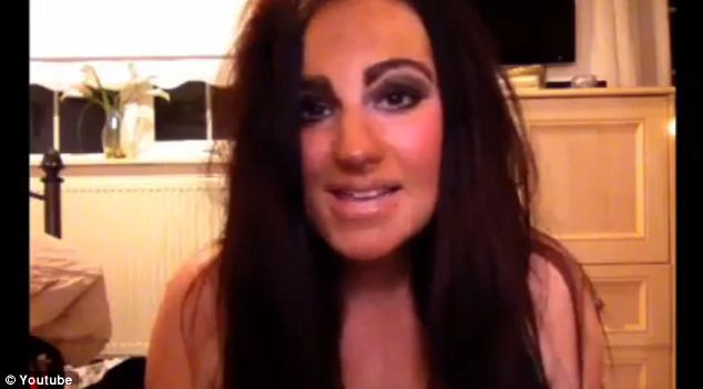 “Sari peste dus si nu te spala pe maini”. O tanara explica cum se obtine "machiajul perfect". VIDEO