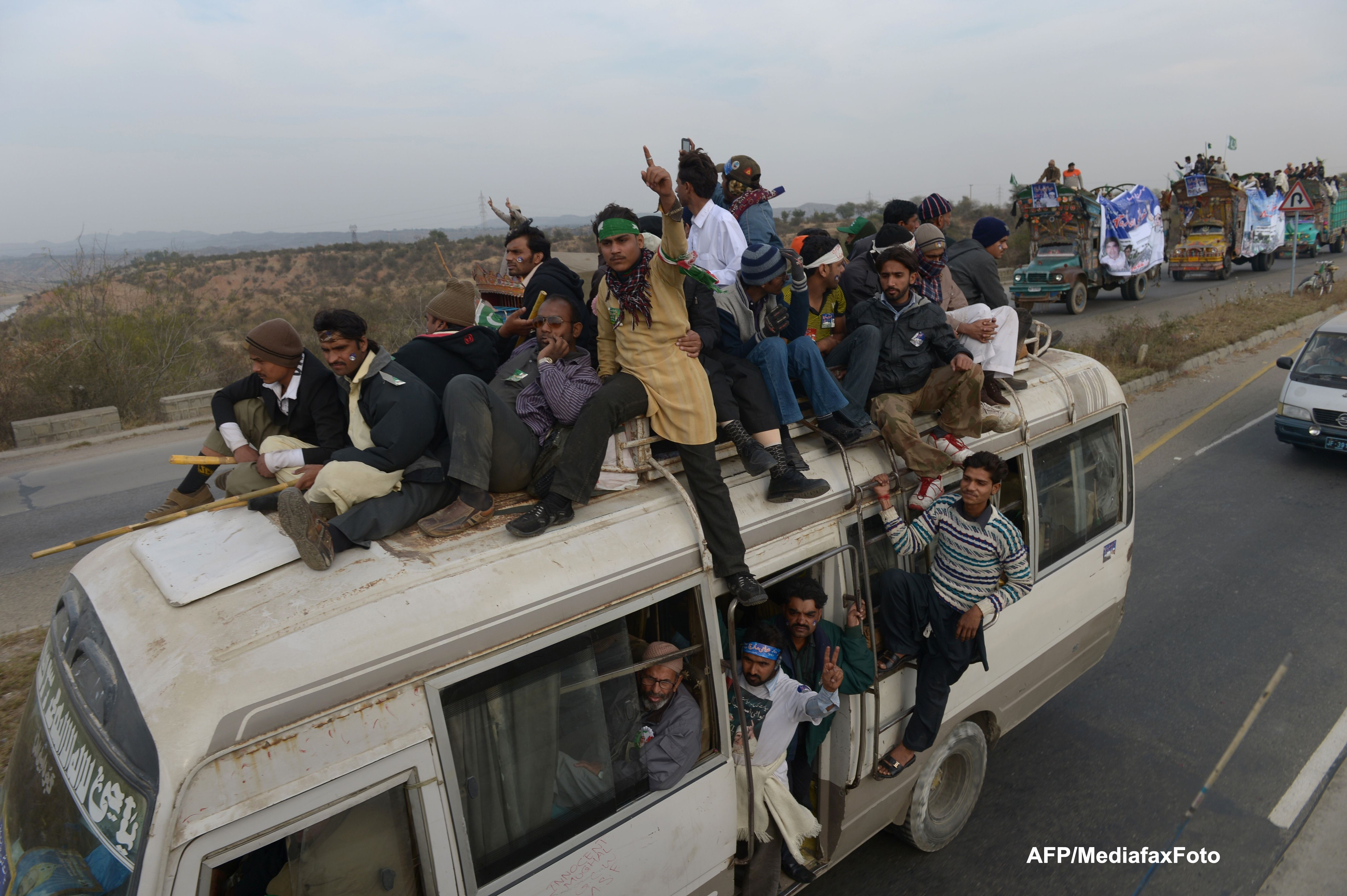 Revolta in Pakistan impotriva presedintelui. Confruntari violente intre manifestanti si politie