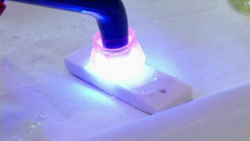 Suedezii au inventat lipiciul pentru oase. Cum functioneaza si cand va ajunge in spitale