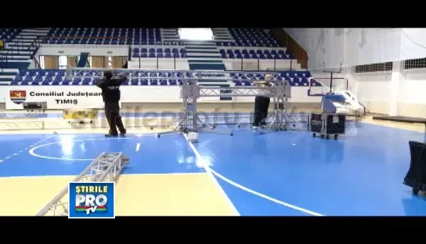 Parchetul din Sala Olimpia, transformat intr-o scena de gheata pentru un spectacol de balet. VIDEO