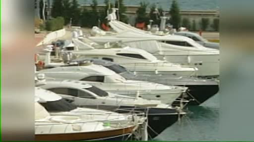 Zeci de mii de greci, luati la intrebari de autoritati, care spera sa recupereze 2 miliarde de euro