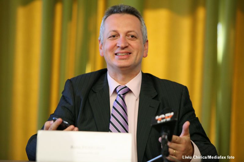 Ministrul Transporturilor, Relu Fenechiu, stia de marti de greva "spontana" de la CFR