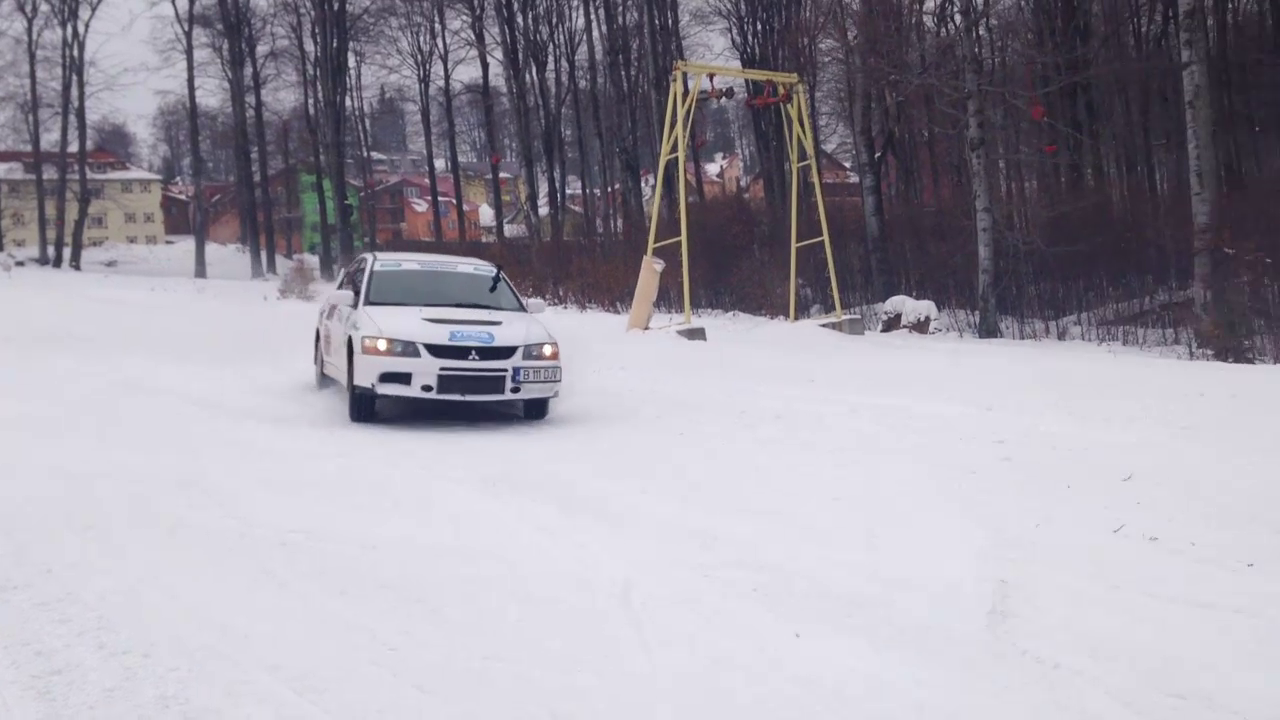 Intrecere pe partie, la Straja, intre un schior profesionist si un campion national de raliu