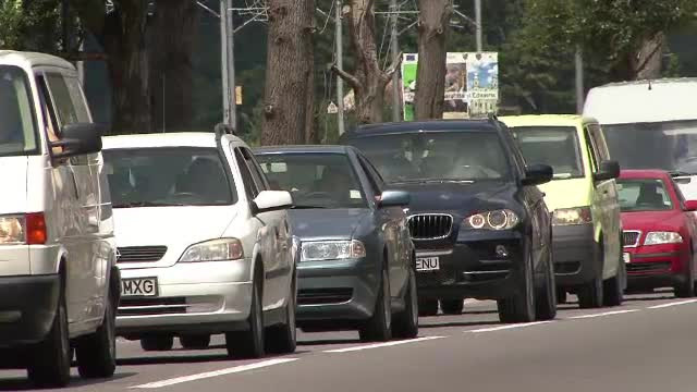 Noua taxa auto:Timbru de mediu doar pentru masini cu maximum 8 locuri, emisia CO2 calculata integral