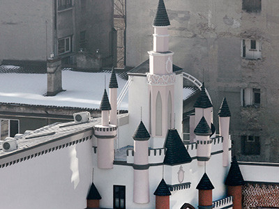 In centrul Capitalei a rasarit un castel ca in Disneyland. Pentru cine a fost construit