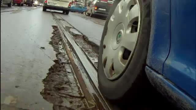 Un sofer din Suceava sustine ca nu si-a dat seama ca a trecut peste un barbat din cauza gropilor