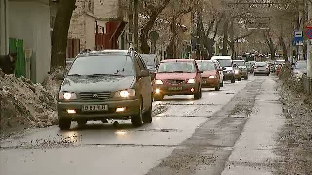 Ghid pentru soferi. Cum recuperezi banii dupa ce ai avariat masina in gropile din Capitala