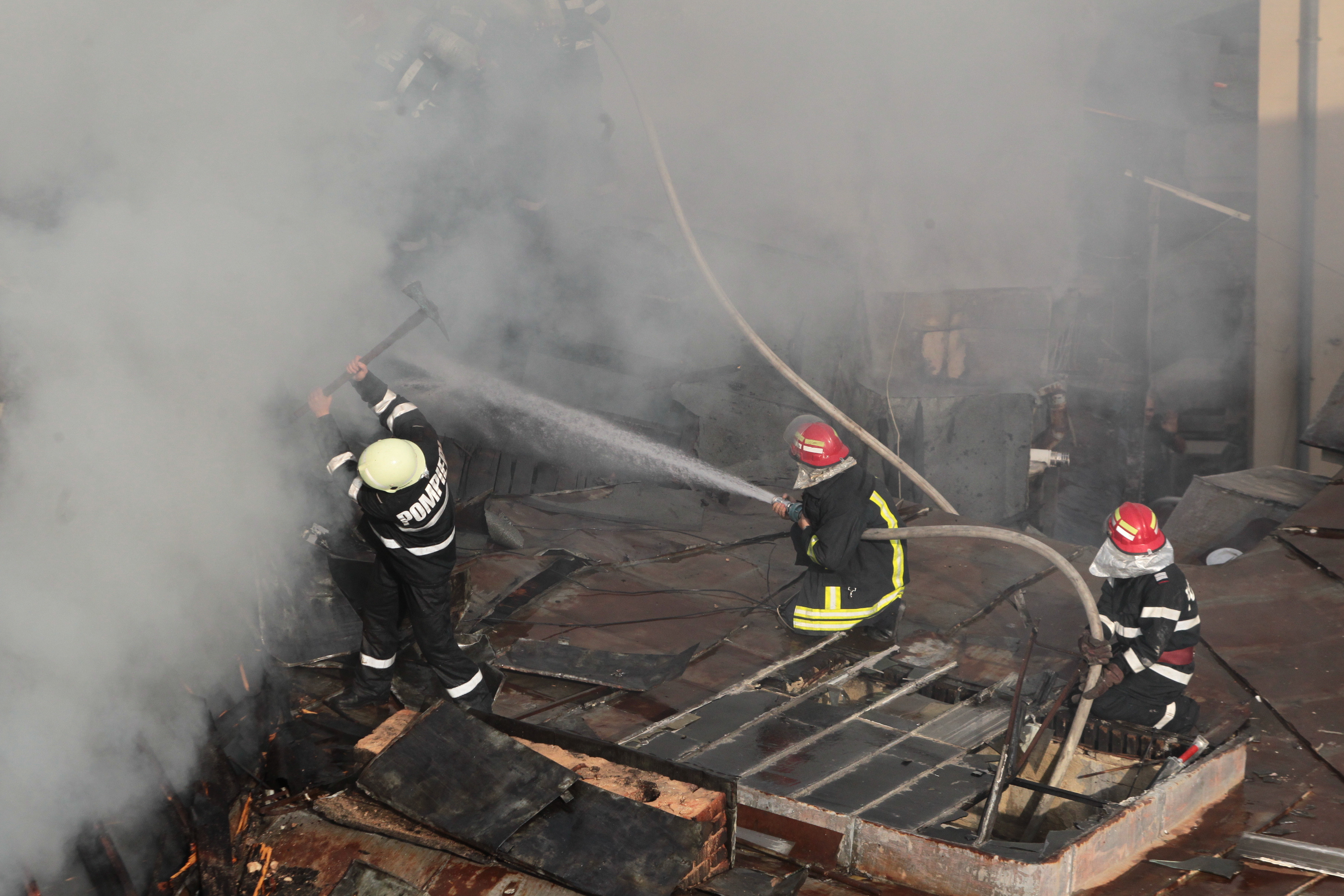 Incendiu puternic la o casa din apropierea Soselei Stefan cel Mare din Capitala