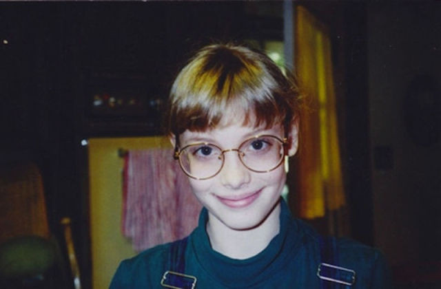 Transformarea spectaculoasa a unei tinere. Cum arata la doua decenii de la aceasta fotografie