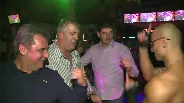 Distractie la vecini: cum se distreaza romanii in Bulgaria. In Romania nu au pe ce sa cheltuie banii