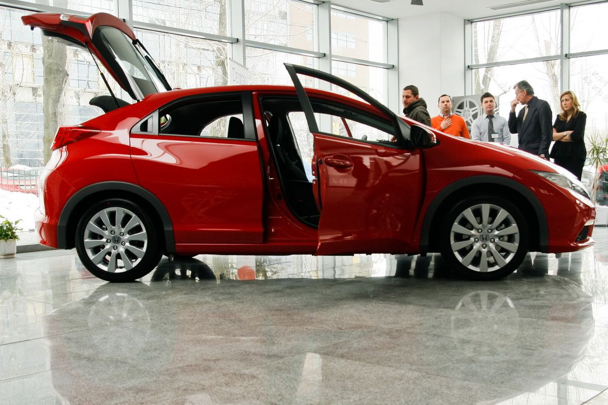 Vrei masina la mana a doua? Topul marcilor care isi pierd cel mai putin valoarea in timp. FOTO