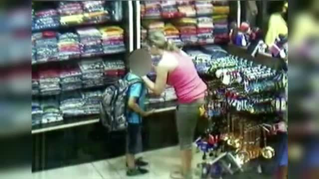 Gest incredibil pe aeroportul din Santiago de Chile. "E de necrezut. Nu merita sa aiba un copil"