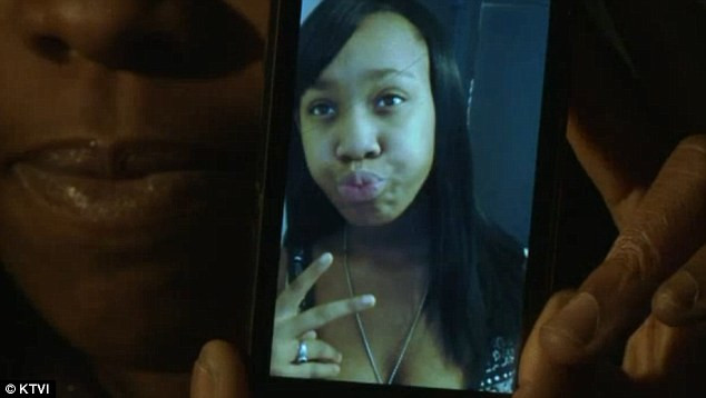 Recomandarea facuta de conducerea scolii unei eleve de 13 ani, cu bustul generos. "Sunt socata"