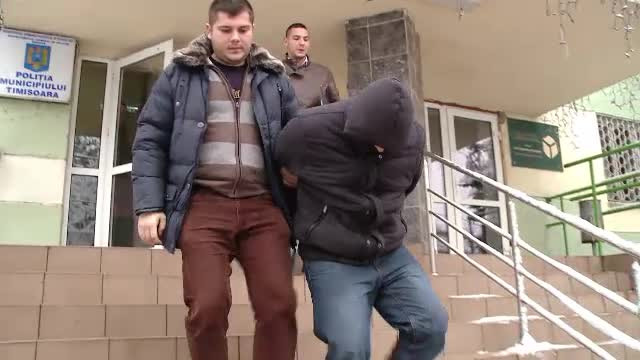 Jandarmul din Timisoara care a incercat sa jefuiasca 3 pakistanezi, arestat pentru 29 de zile