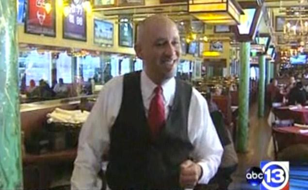 Gestul impresionant facut de un chelner: Trebuia sa te gandesti ca vrei mancare inainte sa faci asta