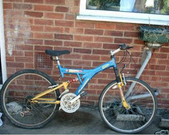 Si-a pus bicicleta la vanzare pe eBay. Detaliul care i-a scapat in fotografie