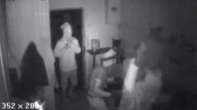 CAMERA DE SUPRAVEGHERE. Jaf spectaculos la Bacau: hotii au plecat cu cateva kilograme de bijuterii