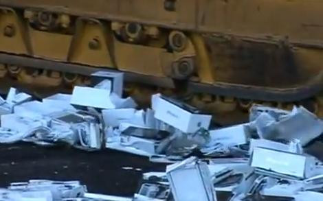 Ce se intampla cu iPhone-urile false din Rusia in spatele usilor inchise. VIDEO