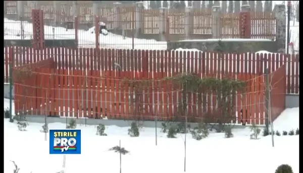 Panica. Mirosul de mercaptan a alarmat zeci de locuitori din Mures Panica. Mirosul de mercaptan a alarmat zeci de locuitori din Mures