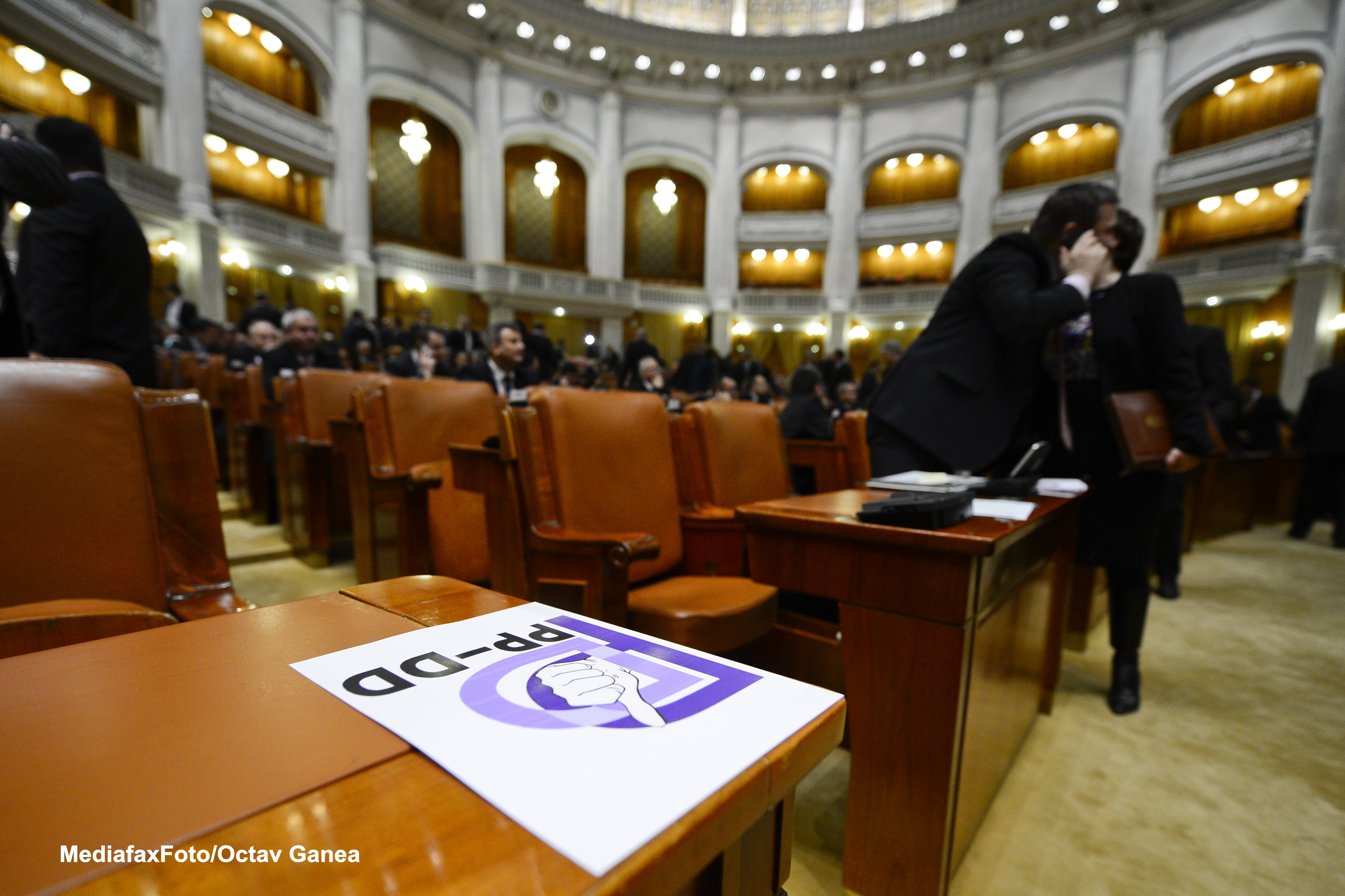 PPDD isi retrage reprezentantii din Comisia de revizuire a Constitutiei