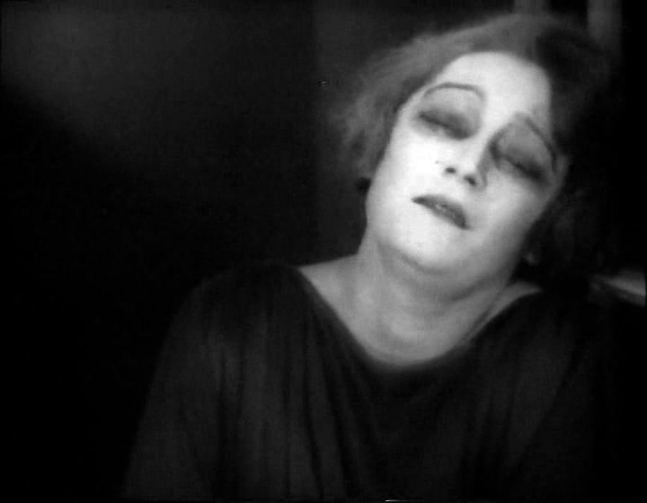 "Femeia de nicaieri"