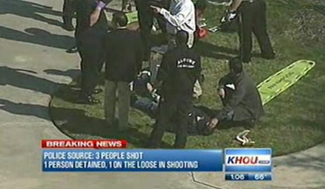 Trei persoane sunt in stare critica in urma unui atac armat, intr-un campus din Texas