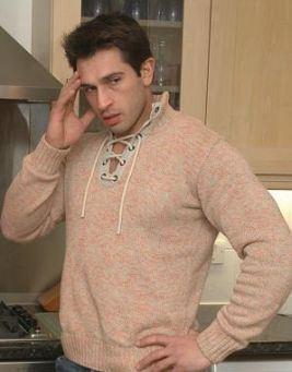 "Am langa mine femeia pe care orice barbat o vrea". Motivul pentru care isi insala saptamanal sotia