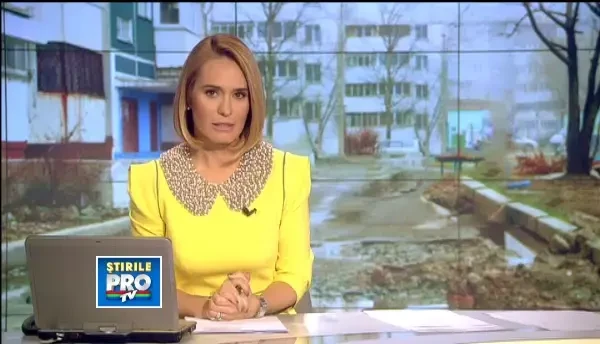 Haz de necaz pe strazile "asfaltate" din Craiova. Localnicii arunca unditele in baltile din drum