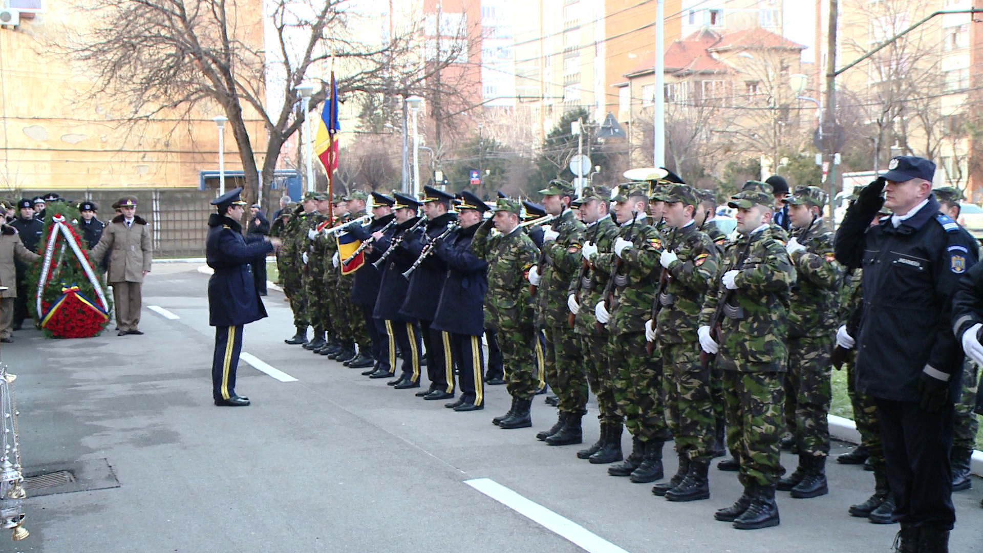 Zeci de timisoreni au dat mana cu mana si au jucat “Hora Unirii”. VIDEO