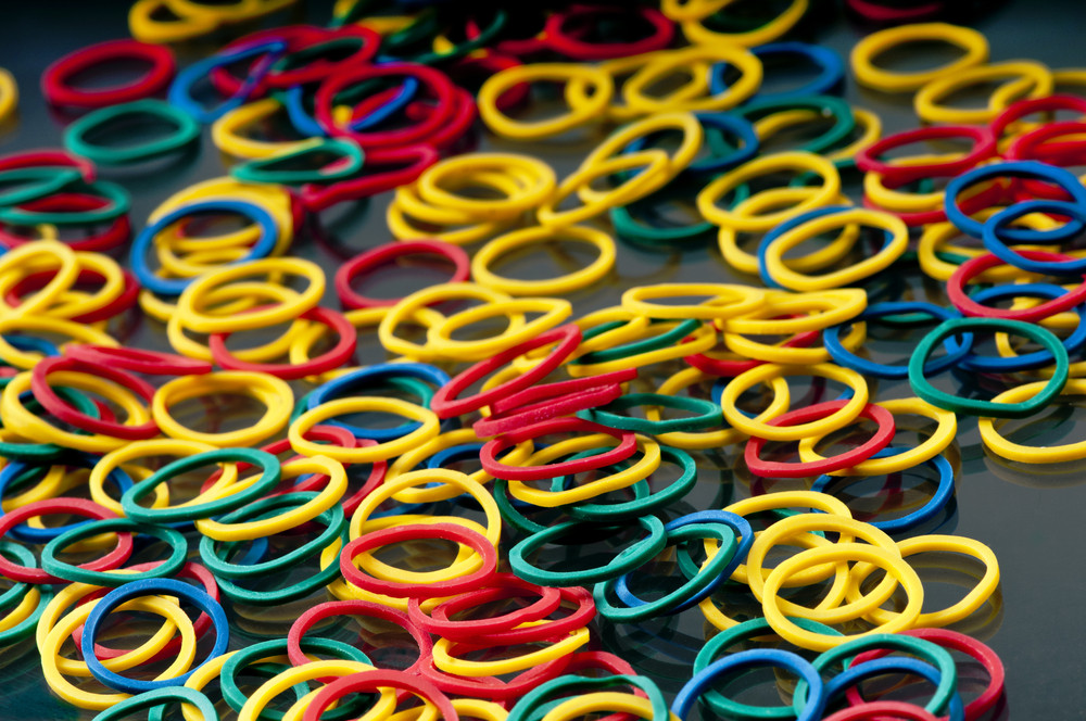 Uite de cate elastice este nevoie sa ridici o masina in aer: Ce s-a intamplat dupa este "o placere vinovata" VIDEO