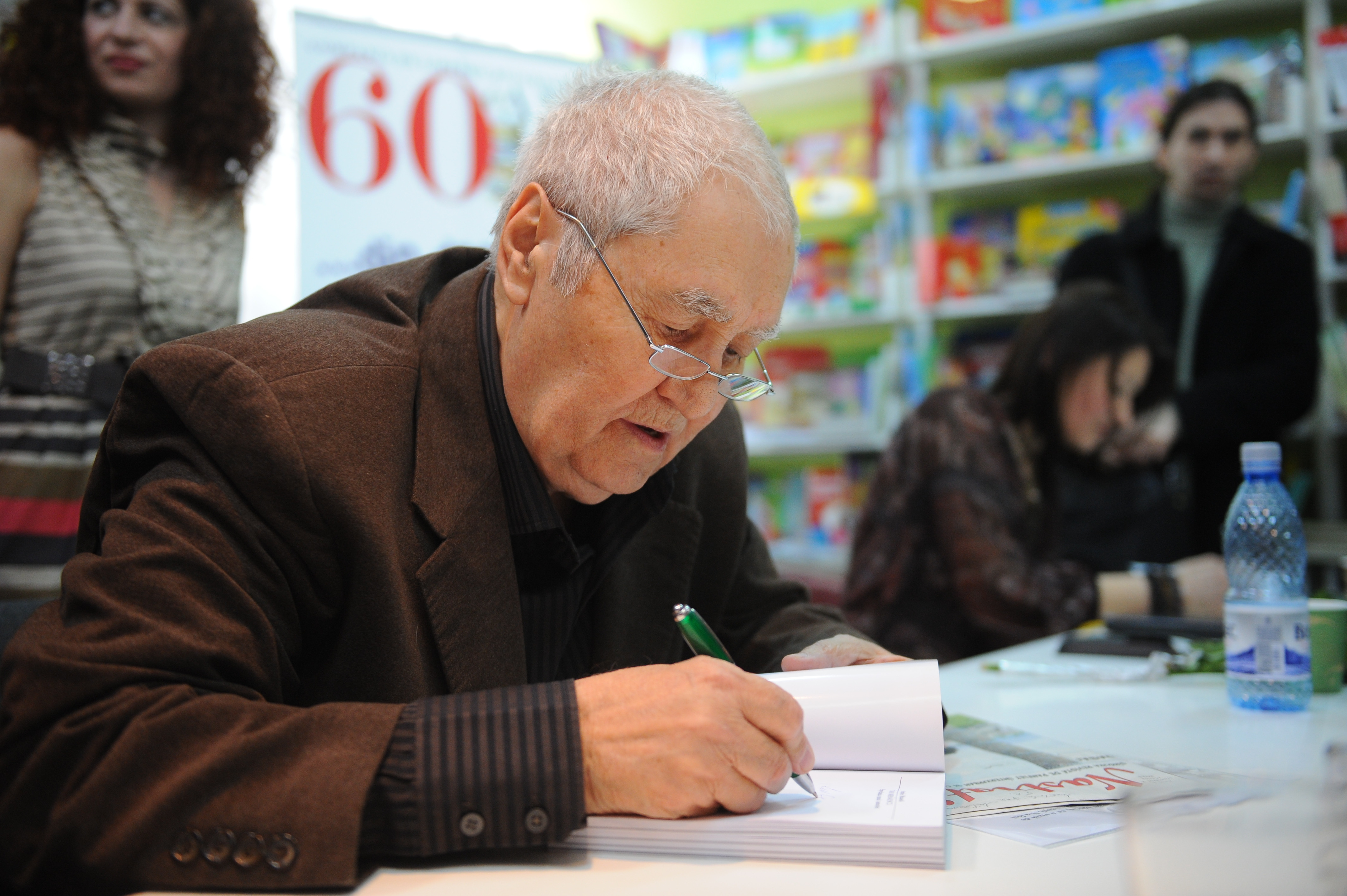 Trupul cunoscutului umorist Dan Mihaescu va fi incinerat luni