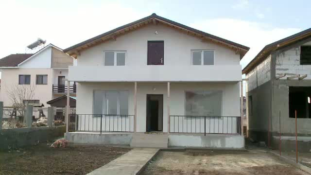 Criza imobiliara poate transforma in realitate visul multor romani de a avea casa langa Marea Neagra