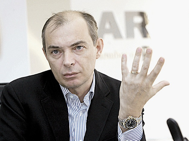 ZF: In ce banci isi tine banii cel mai important om de pe piata asigurarilor din Romania