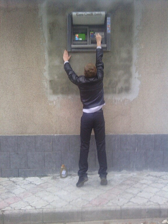 Poza zilei din Republica Moldova. Bancomatul la care doar cei mai inalti oameni pot ajunge