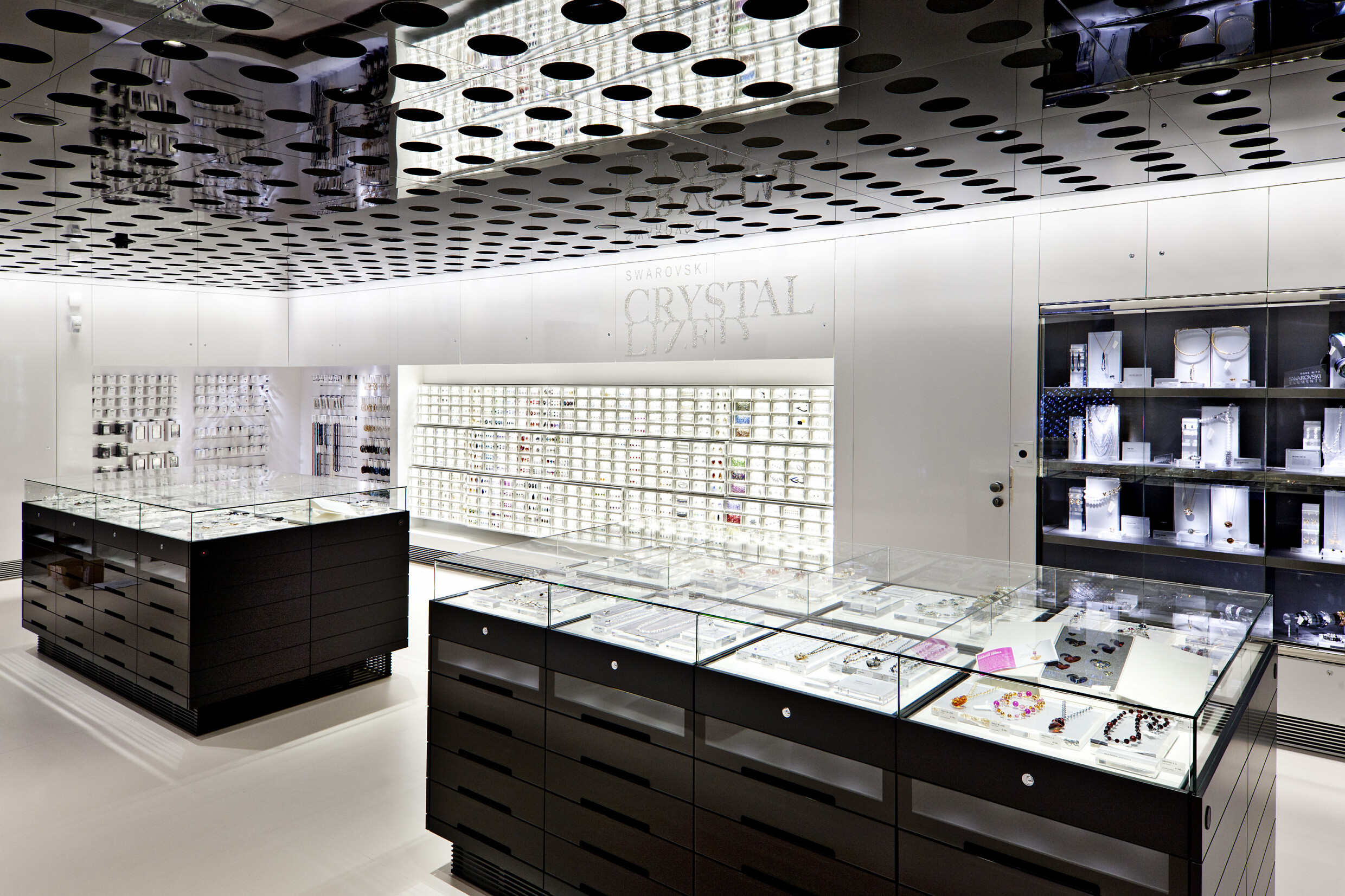 Mostenitorul imperiului Swarovski da o noua stralucire cristalelor sale, dupa o istorie de 117 ani