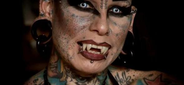 Si-au mutilat corpul pentru o pasiune dusa la extrem: Acestia sunt cei mai tatuati oameni din lume GALERIE FOTO