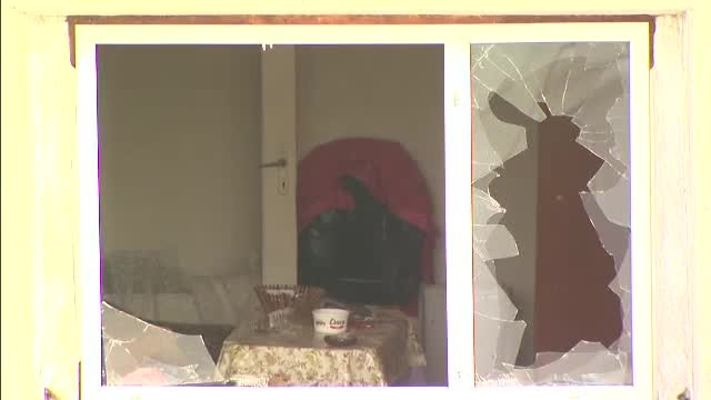 Locatarii unui bloc din Giurgiu, terorizati de un vecin care a amenintat ca va da foc unei butelii