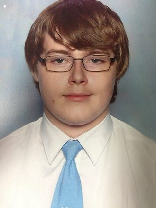 Tanar in varsta de 18 ani, gasit dupa ce a stat 9 saptamani in salbaticie. Slabise 40 de kilograme