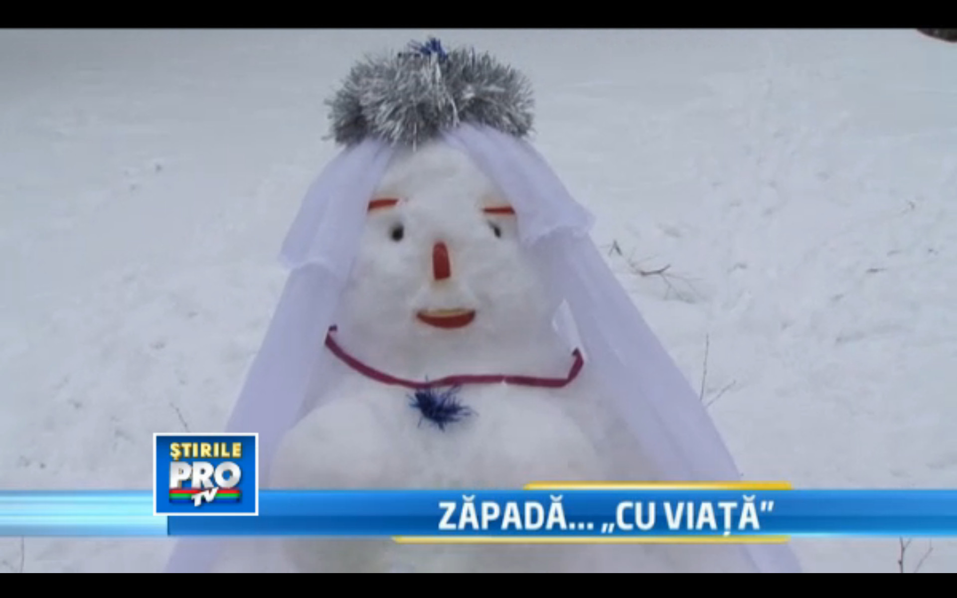 Distractie maxima si "personaje" inedite la Festivalul Oamenilor de Zapada de la Straja. VIDEO