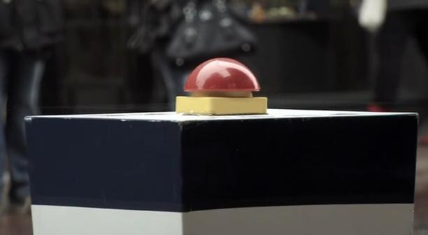 VIDEO. Farsa de proportii, pusa la cale in plina strada. Clipul cu aproape 3 milioane de vizualizari