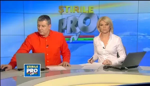 O prezentatoare radio, terifiata dupa ce a vazut un soarece in studio. A luat-o la fuga tipand