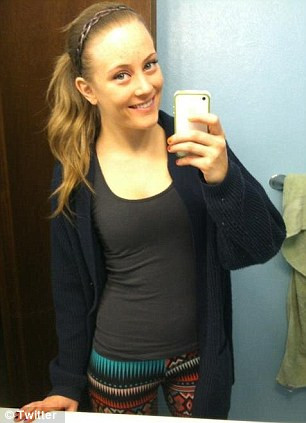 Poze indecente si comentarii deplasate la adresa elevilor. Preocuparile unei profesoare pe Twitter