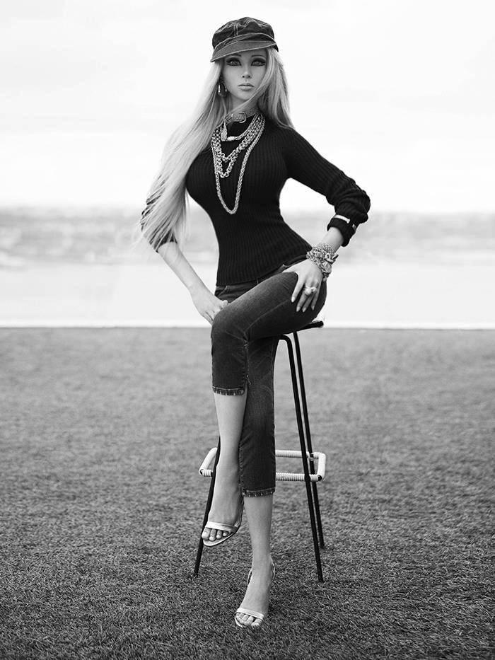 Stilul de viata al "papusii Barbie" pe care nimeni nu l-ar putea avea. Cum traieste tanara