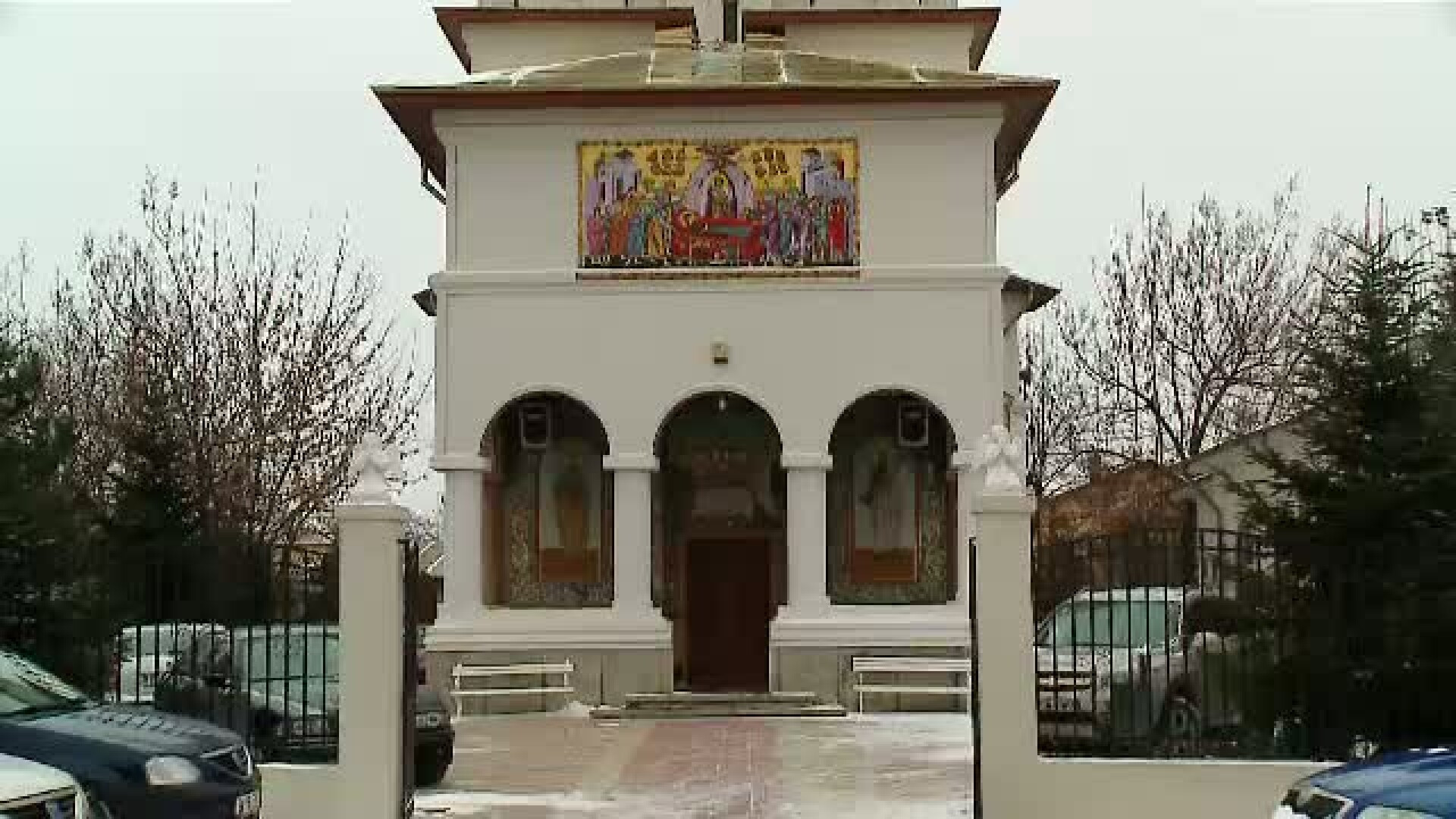 Scandal in doua comune din Vaslui.Enoriasii si-au aparat preotii evacuati de autoritati din biserica