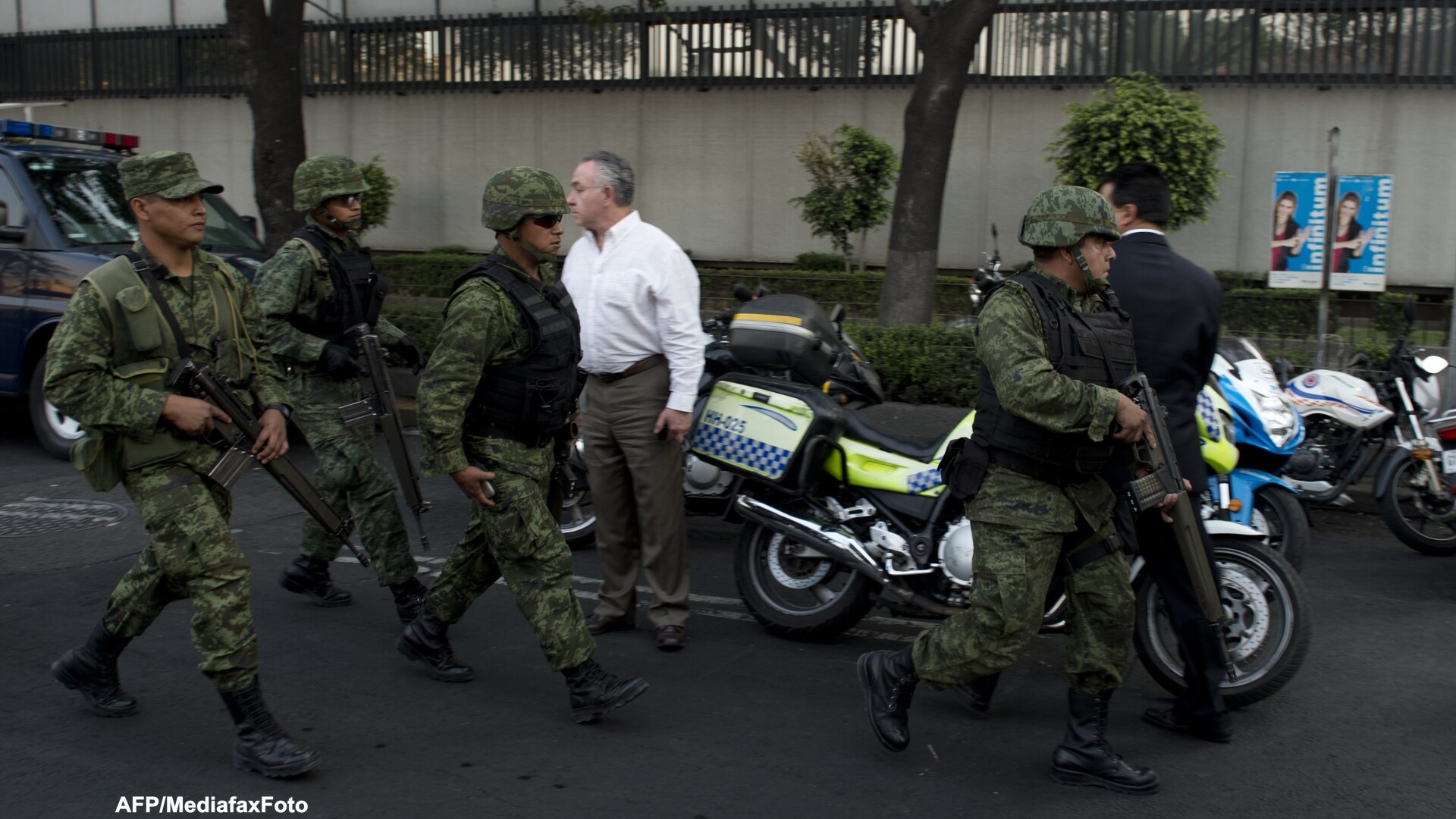 Cel putin 14 persoane au murit in urma unei explozii la sediul companiei petroliere Pemex din Mexic