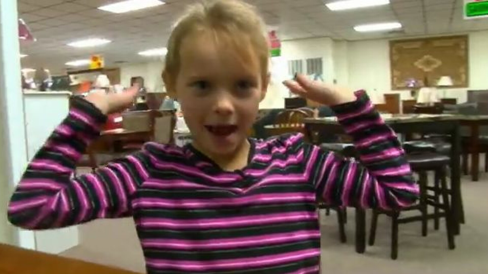 Cu ce a venit la scoala o fetita de sase ani. A fost exmatriculata pe loc. VIDEO