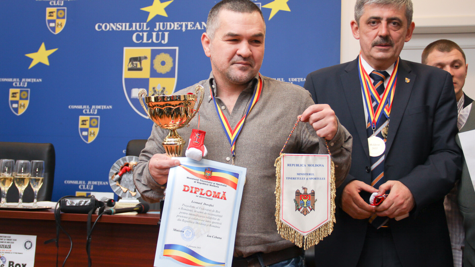 Masina condusa de Leonard Doroftei, lovita de o autoutilitara al carei sofer a fugit