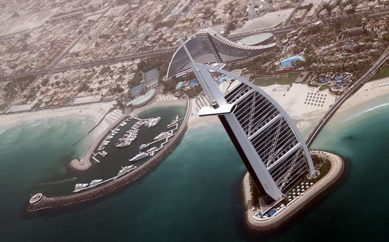 "Jucarii pentru baieti", targul de lux de la Dubai, cu masini de 4 mil. euro cu diamante