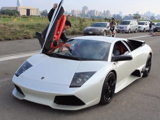 A facut praf unul din cele mai rare Lamborghini din lume, dintr-o prostie! VIDEO