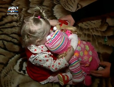 Caz tulburator in Republica Moldova. Copilul care s-a nascut fara organe genitale. VIDEO